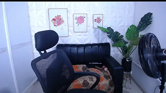 Chat +18 de Valentinaa_mature ao vivo