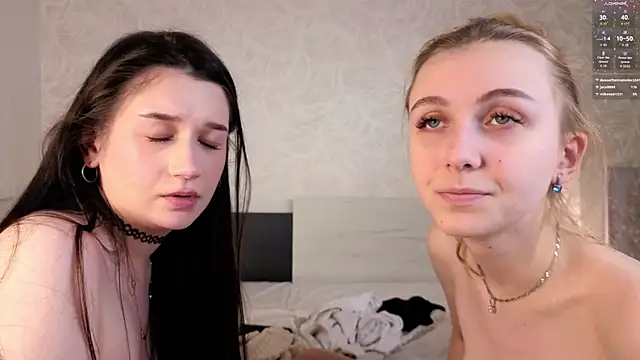 betweenUse Live XXX-chat