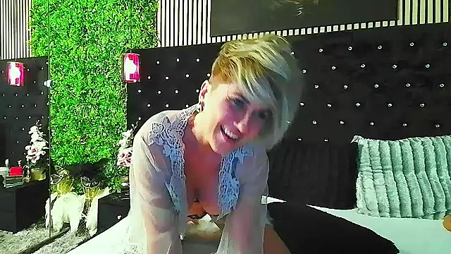 InannaStar's Live XXX Chat