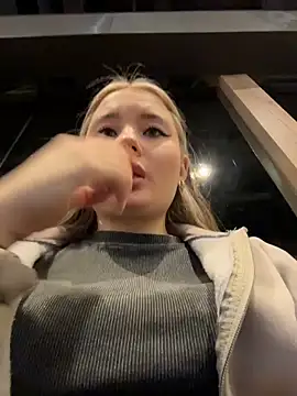 VineraSweet's Live XXX Chat