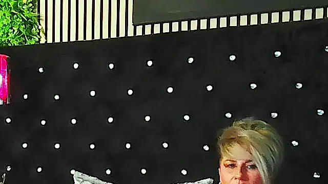 InannaStarのライブXXXチャット