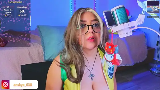 AnngelaSkye Adlı Modelin Canlı XXX Sohbeti