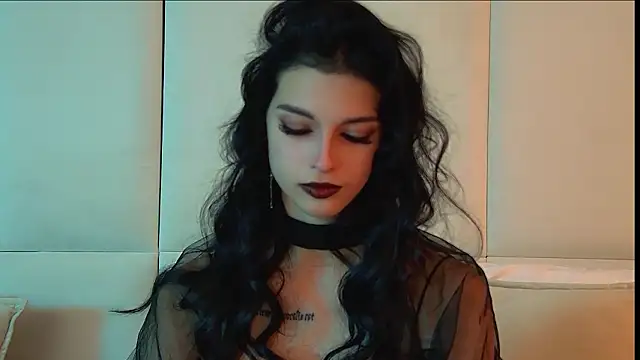 BeverlyMost Adlı Modelin Canlı XXX Sohbeti