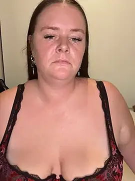 carinabro10 Adlı Modelin Canlı XXX Sohbeti