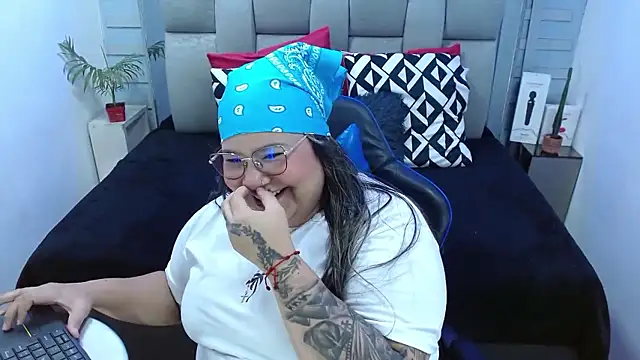 Онлайн чат XXX evelin_zaens