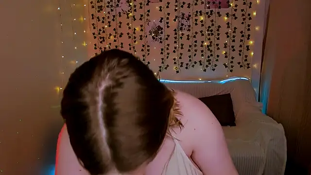 lovelyy_julia Adlı Modelin Canlı XXX Sohbeti