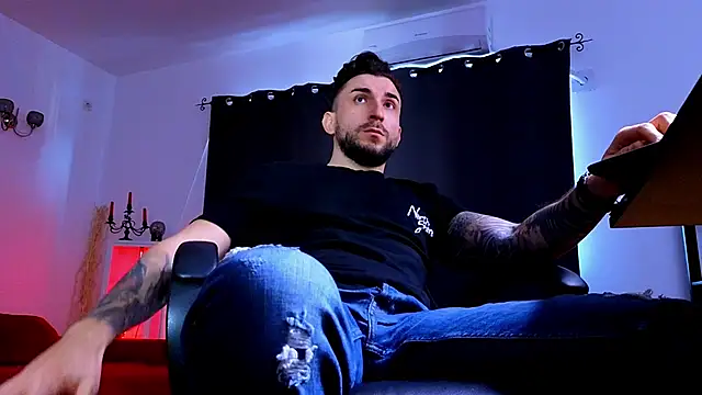 MightyAaron66 élő XXX-chatje