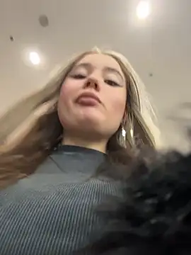 VineraSweet's Live XXX Chat