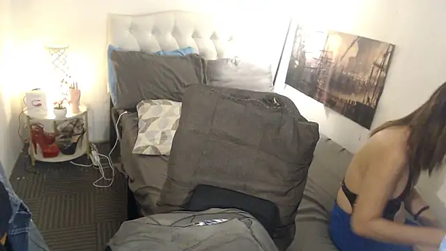 NinaDOM4CUM élő XXX-chatje