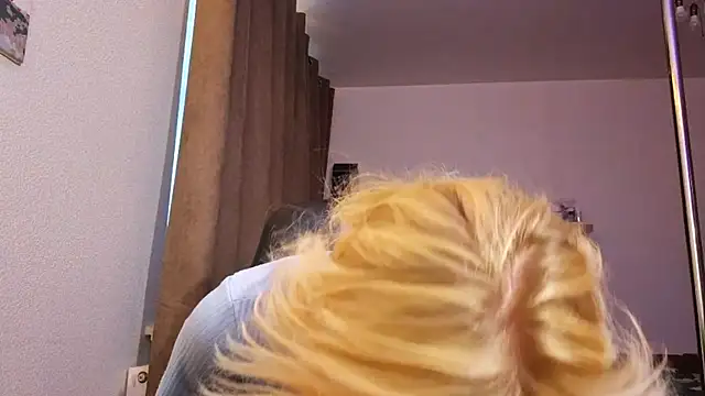 AuraNevera's Live XXX Chat