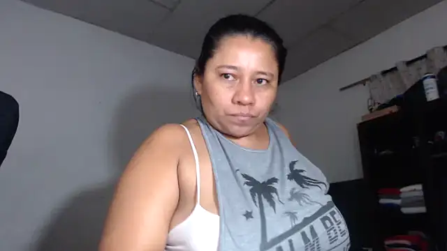 adrixxx38 live XXX chat