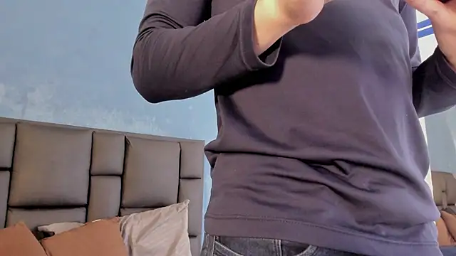 MikaelSlow Live XXX-Chat