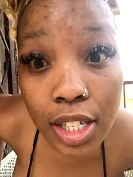 Doja_Peach: онлайн-секс-чат