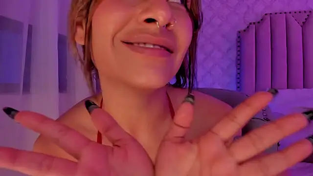 Yourwishisme_val élő XXX-chatje