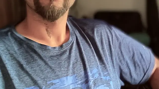 MakeMeAwareAah – Naživo XXX chat