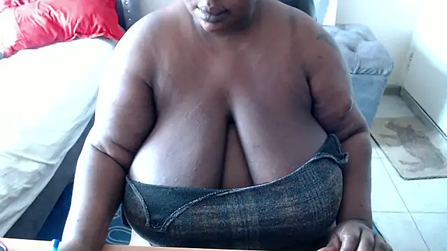 BIG_BOOBS_ASS_QEEN's Live XXX Chat