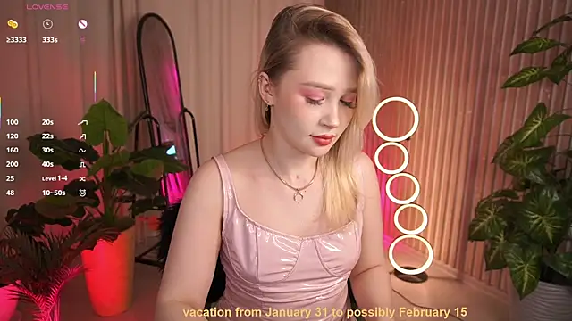 LauraWifeness' Live XXX Chat