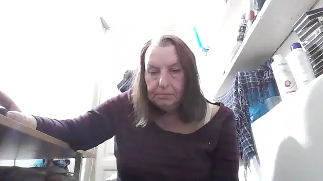 AnnaLive570 Adlı Modelin Canlı XXX Sohbeti