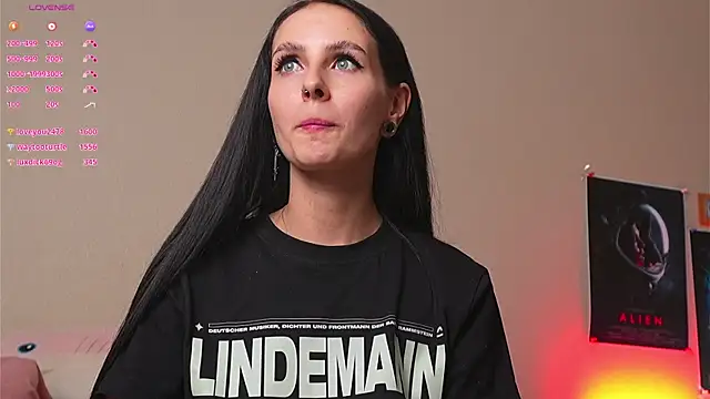 YaraAveiri's Live XXX Chat