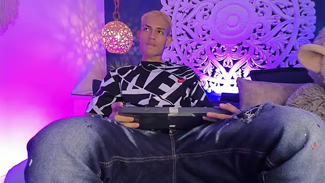 عرض كام Adonis_WB