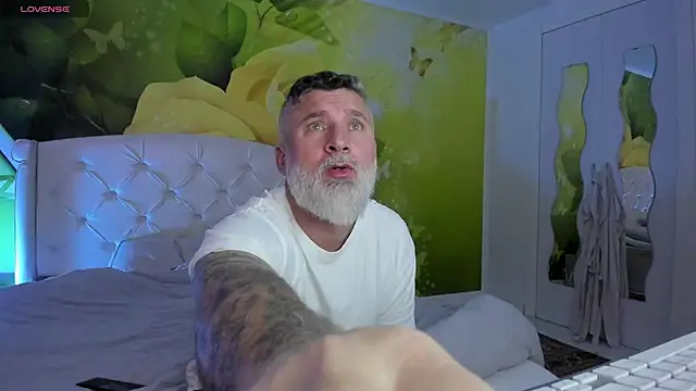 BlowMyXXL's Webcam Show