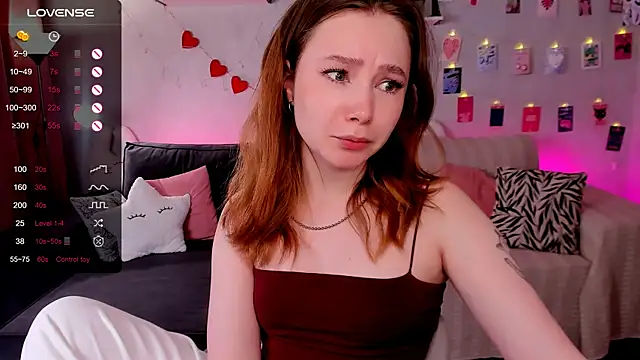 Chatroom XXX en direct de LanaBlu_