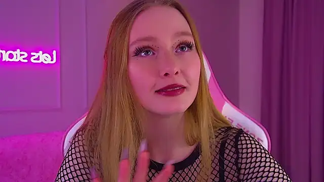 AgataFoxley Adlı Modelin Canlı XXX Sohbeti