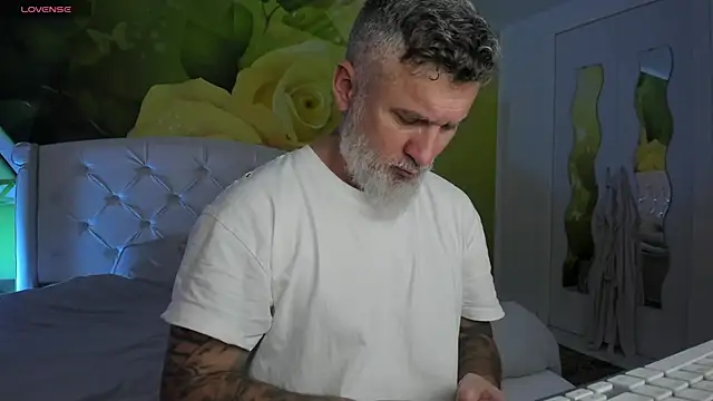 BlowMyXXL webcam show