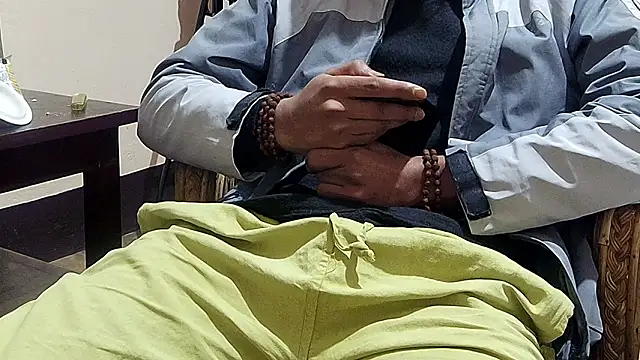 Gre3k_god: διαδικτυακό σόου στην κάμερα