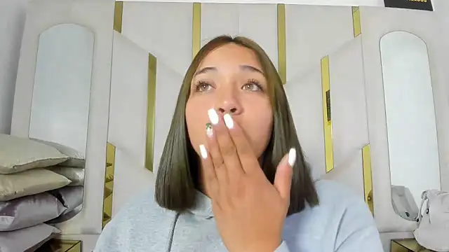 IsabellRodriguez18: απευθείας συνομιλία ΧΧΧ