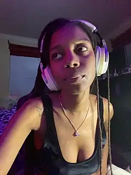 Chat XXX en directo de AuraTemptress