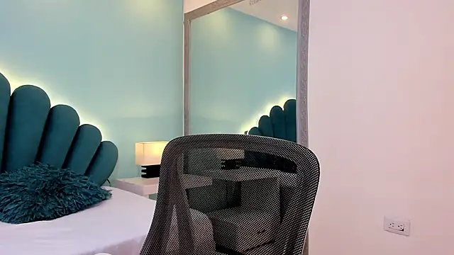 sharlott18 Adlı Modelin Canlı XXX Sohbeti