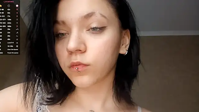 NoMoreCIothes' Live XXX Chat