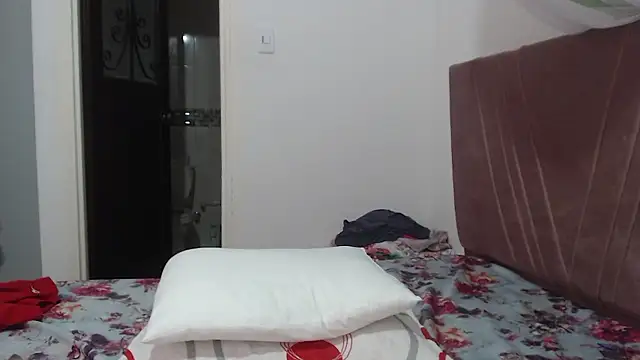 Chat +18 de nathaly_jones_ ao vivo