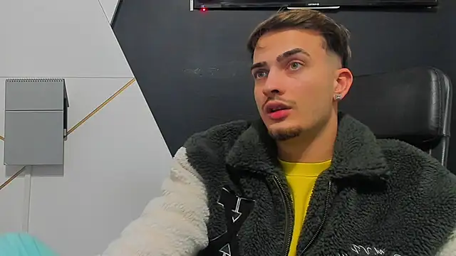 BrandonTate élő XXX-chatje