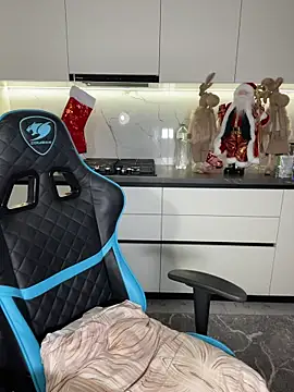 CurlyLara live XXX chat