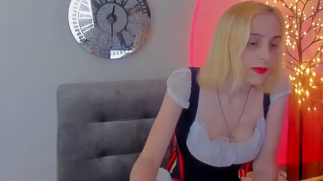 MiilaGlow live XXX chat