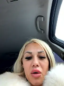 AlmaRusell live XXX chat