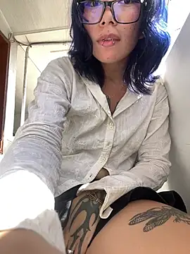 Namii_cute Adlı Modelin Canlı XXX Sohbeti