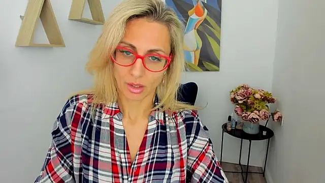 MuseOfStage Adlı Modelin Canlı XXX Sohbeti