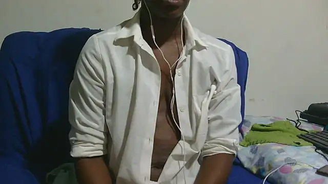 sluttylaura21 Chat XXX live