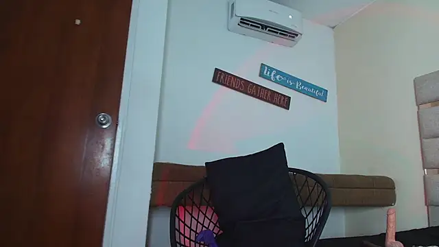 LittlePeach_'s Live XXX Chat