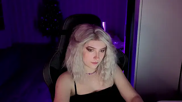 violet-siren-x Adlı Modelin Canlı XXX Sohbeti