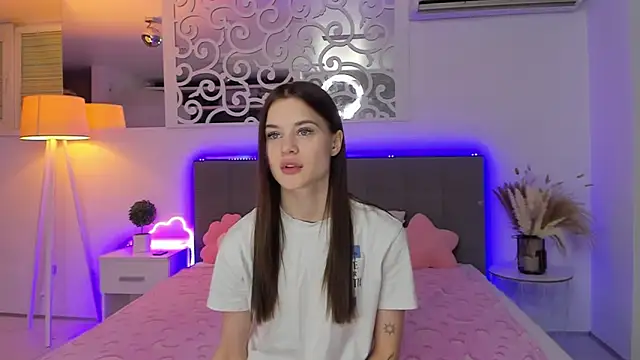 LuisaClover Chat XXX in diretta