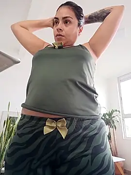 Ivanna2's Live XXX Chat