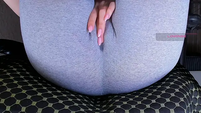 Cameltoe_squirt_inPants' Live XXX Chat