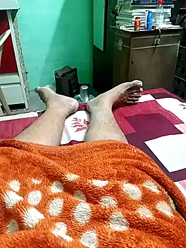 Horny-boyyy 现场XXX聊天