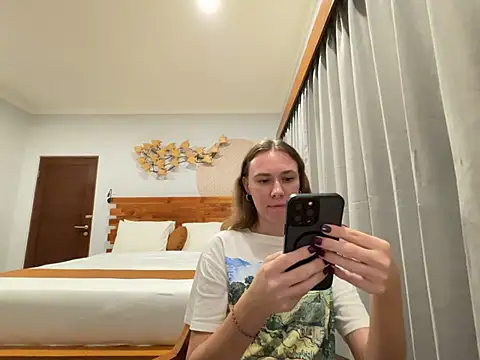 Margo2 live XXX chat