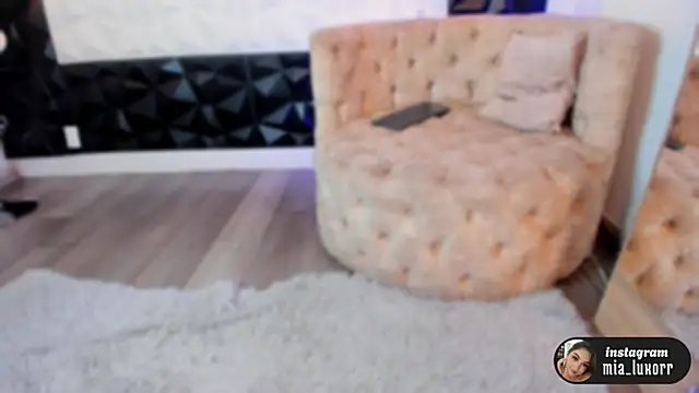 Chatroom XXX en direct de Mia_Luxor