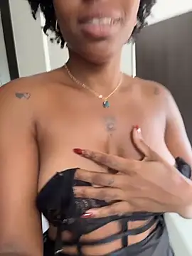 Jadelarson333 即時 XXX 聊天